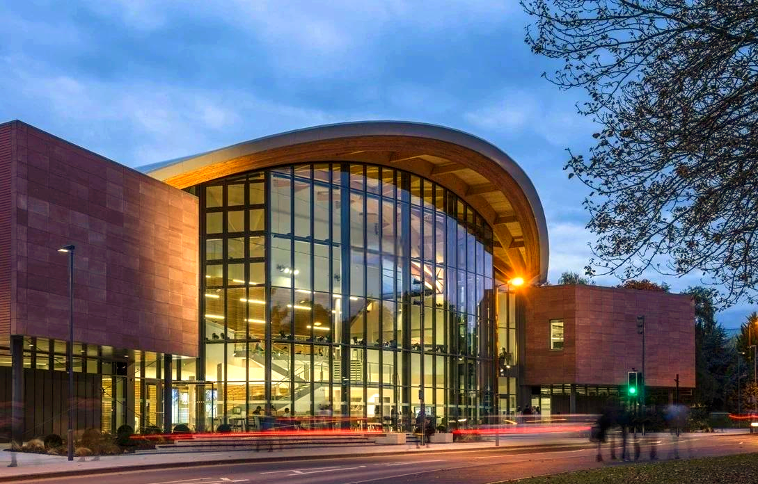 英国华威大学