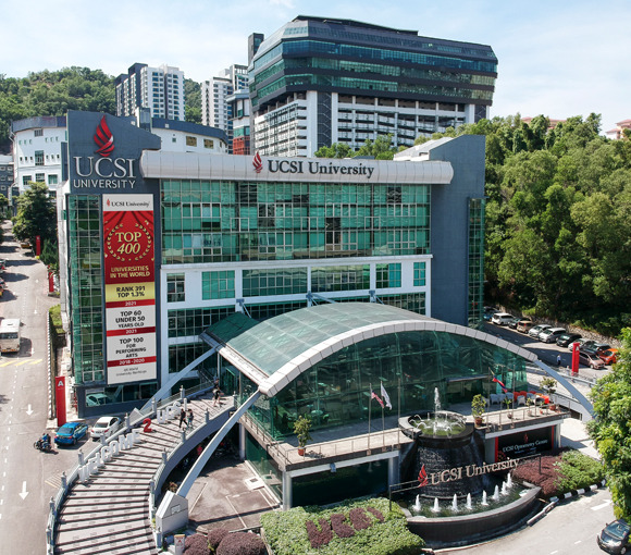 思特雅大学