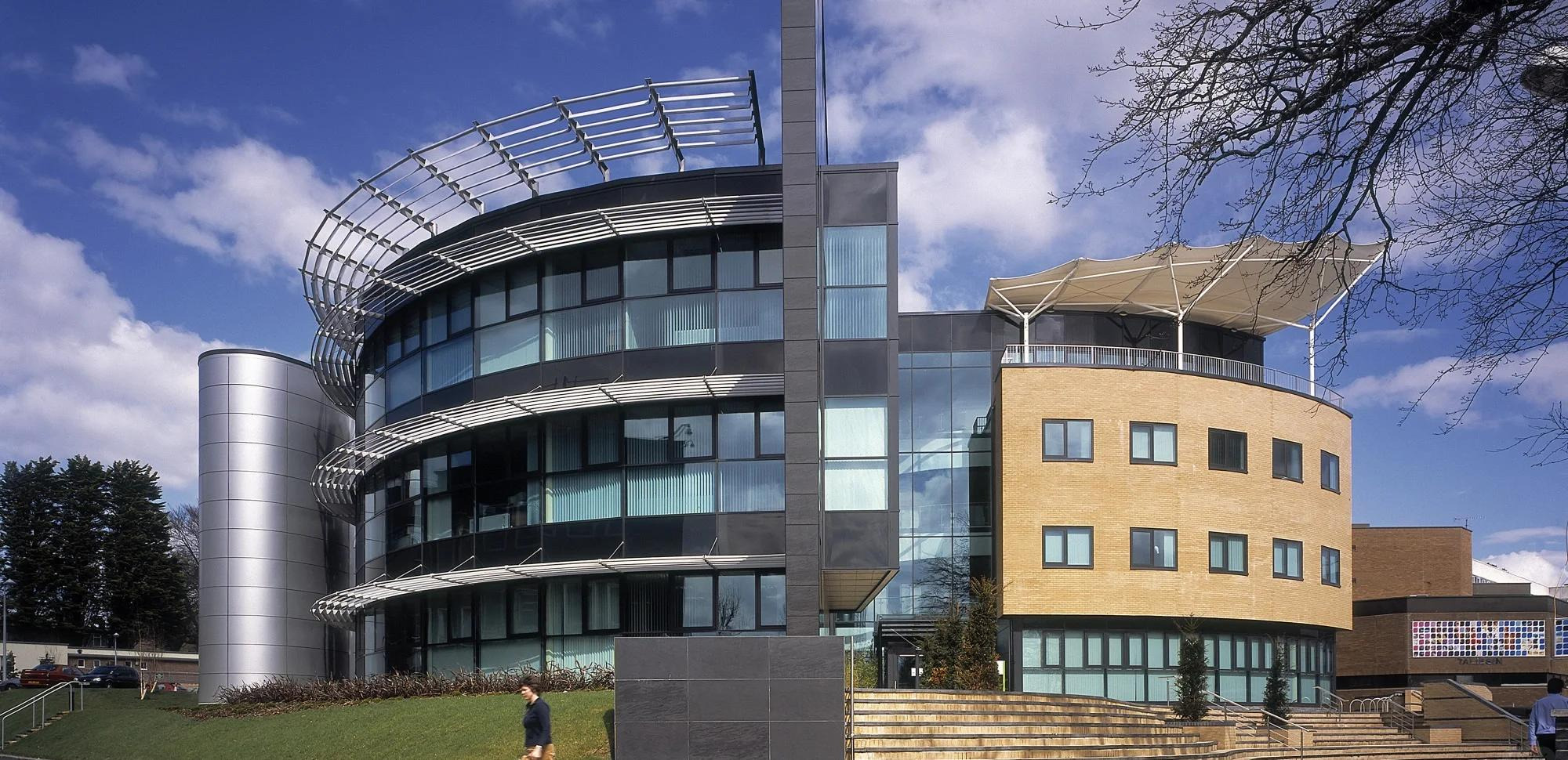 英国斯旺西大学