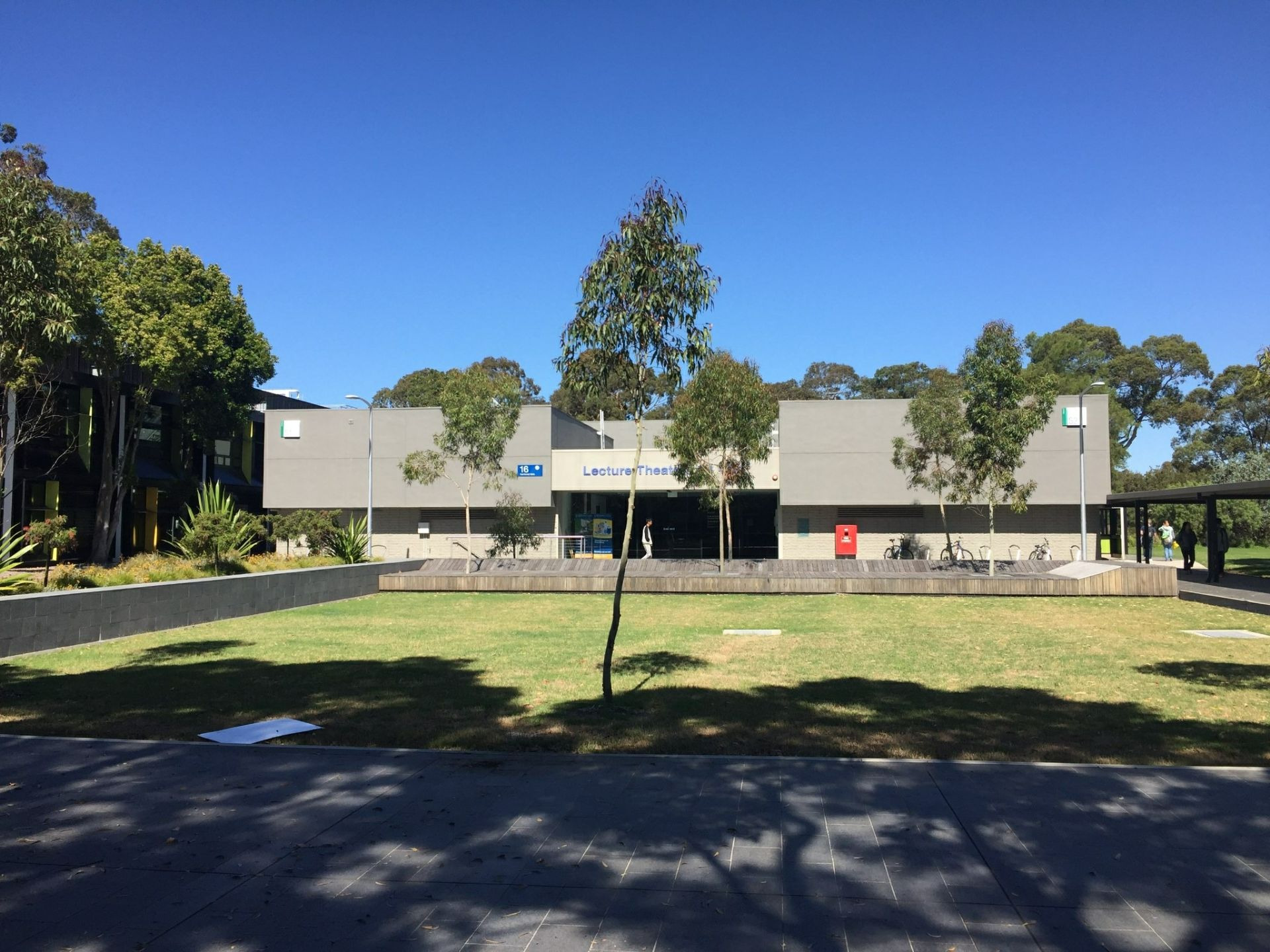 莫纳什大学