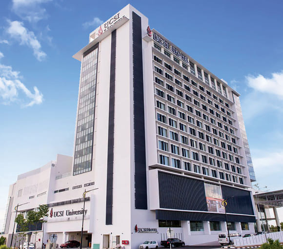 思特雅大学