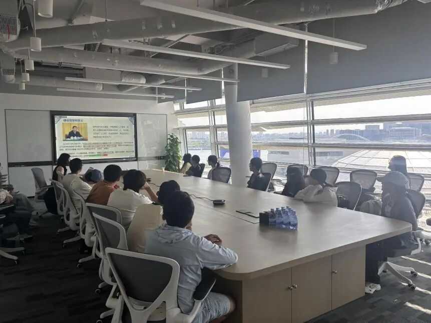 【思政大课】他们形成近百个课题组,进行探究式学习