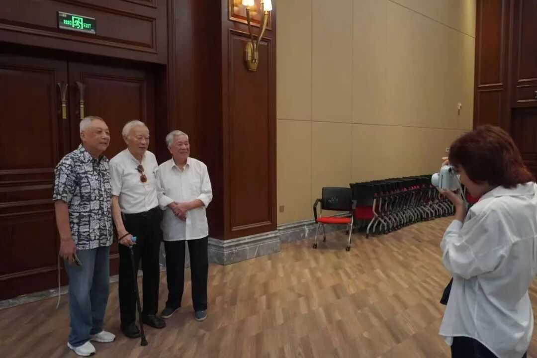从作业到创业，这群复旦学生想为100位长辈“留住昨天”