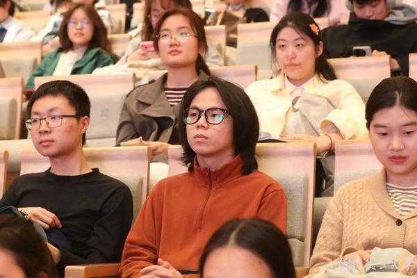 【思政大课】毛颖与医学生“谈心”：所谓“弯路”亦是坦途
