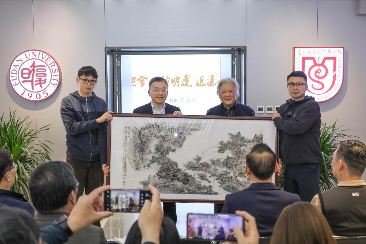 “旦复旦兮・正谊明道・逍遥山水”顾平中国画作品展复旦上医站开幕