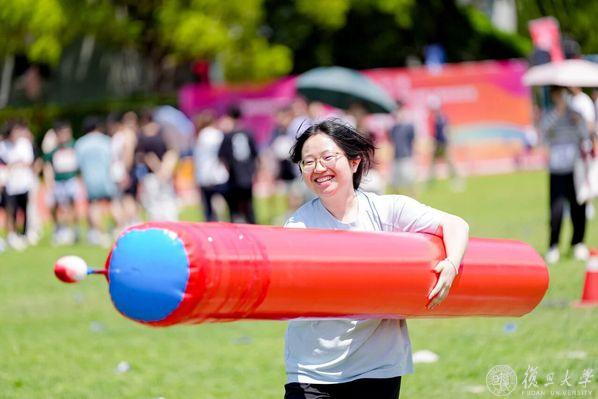 当“燃”不让！比亚迪杯复旦大学第六十四届田径运动会暨第六届教工趣味运动会举行