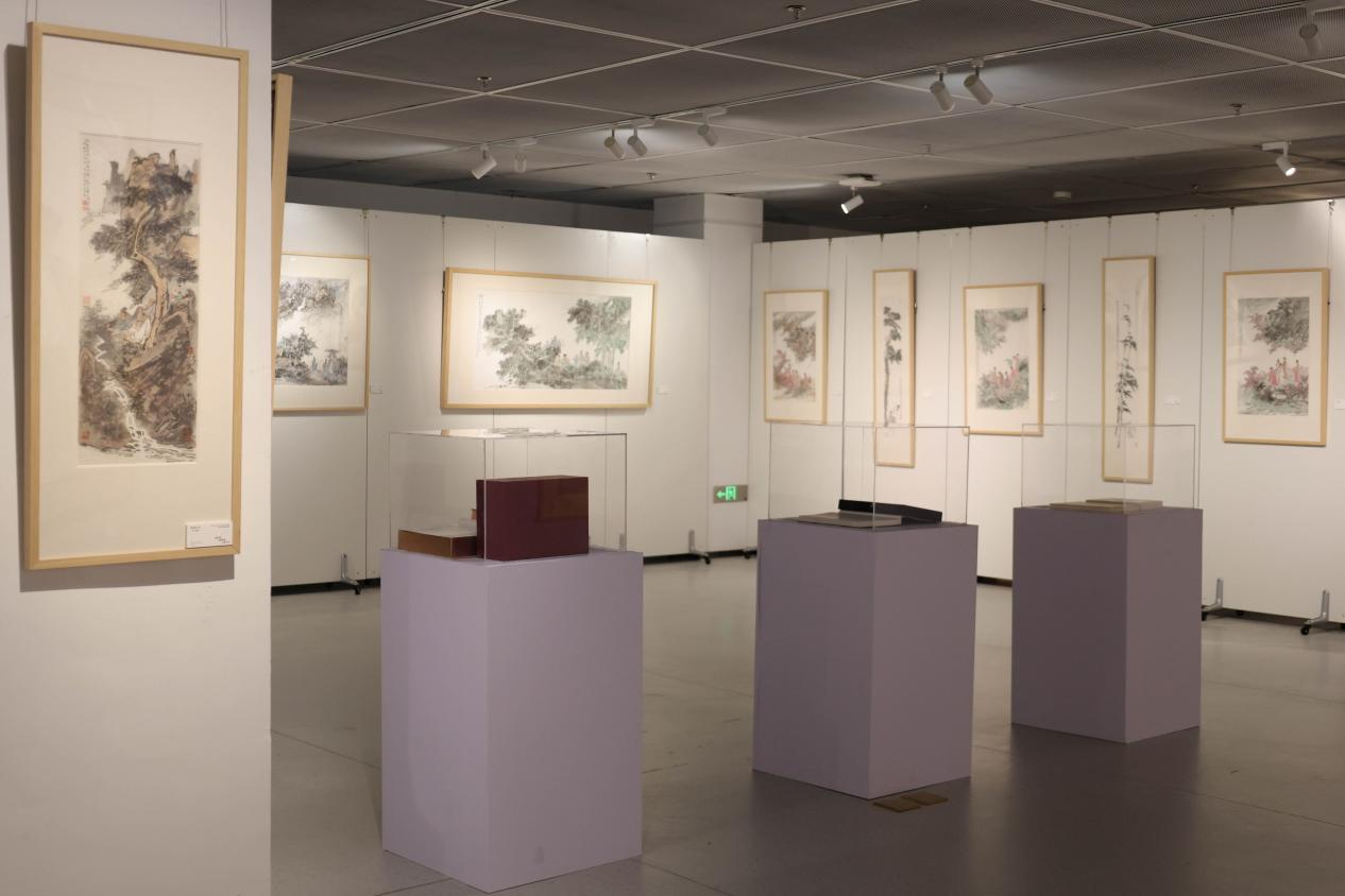 “旦复旦兮・正谊明道・逍遥山水”顾平中国画作品展复旦上医站开幕