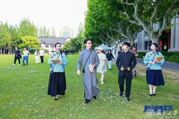 剧本杀、VR校史馆、毕业打卡…“复旦之路”主题嘉年华活动在复旦源举办