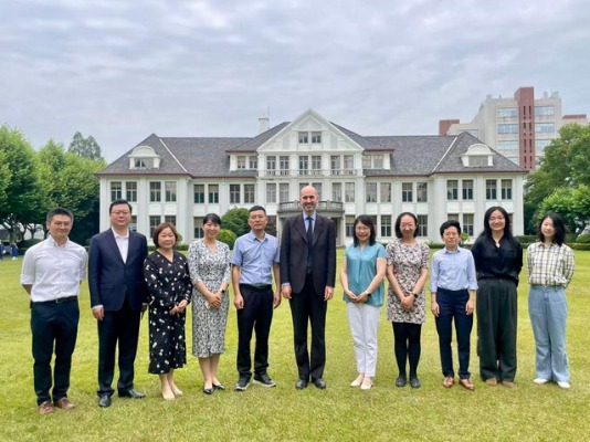 英国埃克塞特大学代表团访问复旦大学