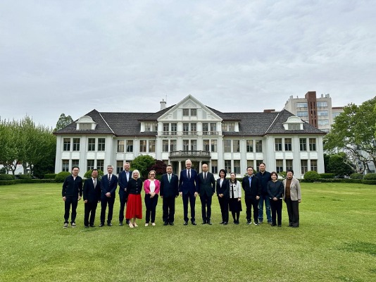 悉尼大学校长马克·斯科特教授率代表团访问复旦大学